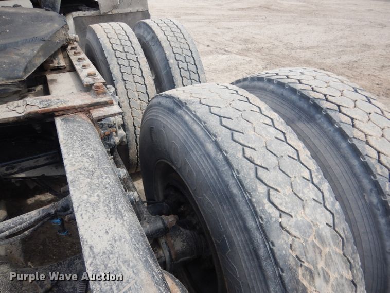 image for item FI9036 2009 Peterbilt 387  semi truck