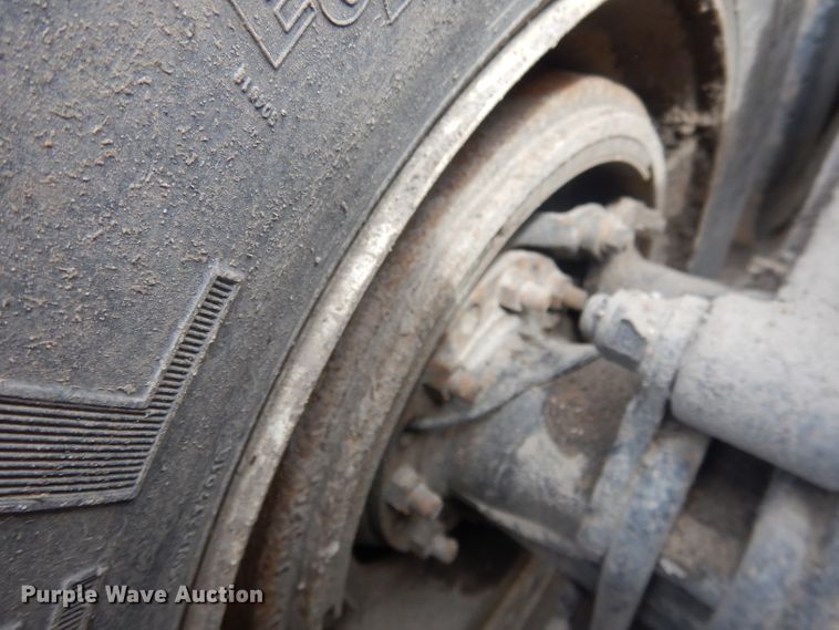 image for item FI9036 2009 Peterbilt 387  semi truck