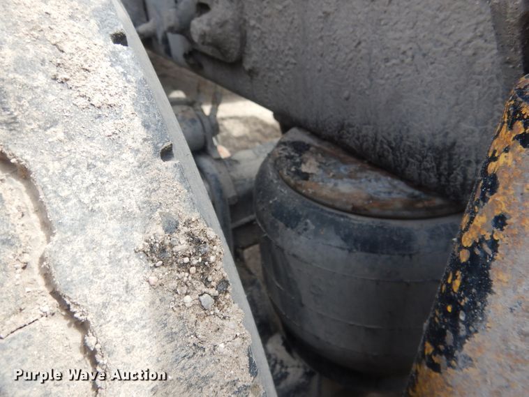 image for item FI9036 2009 Peterbilt 387  semi truck