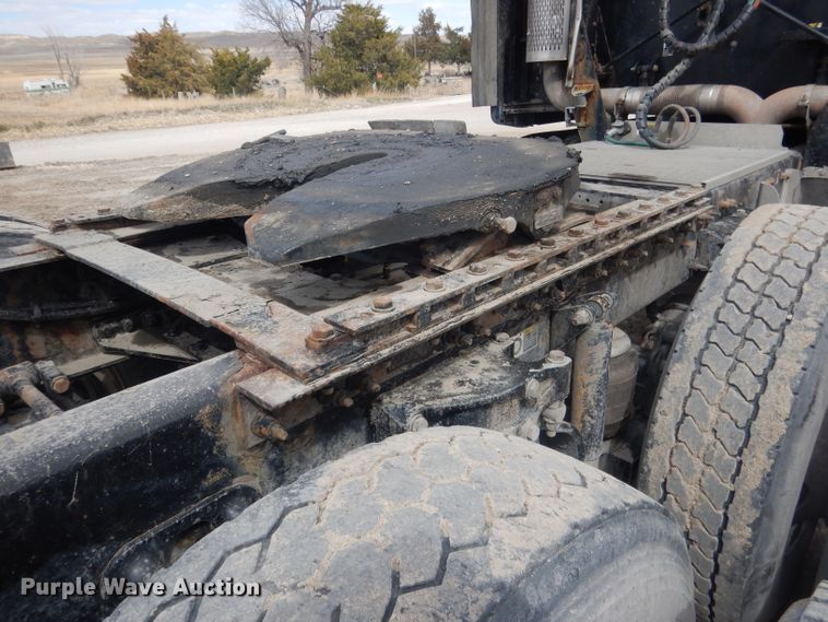 image for item FI9036 2009 Peterbilt 387  semi truck