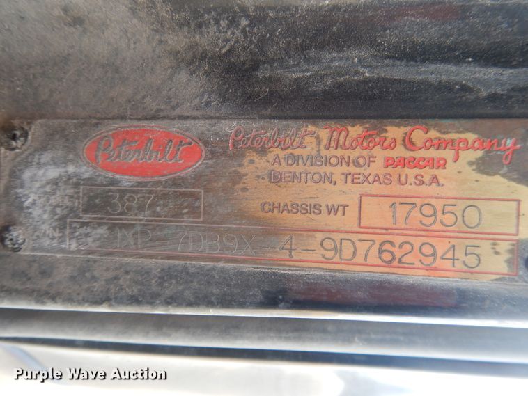 image for item FI9036 2009 Peterbilt 387  semi truck