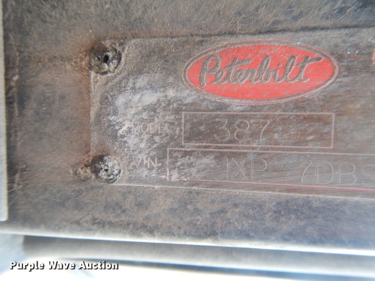image for item FI9036 2009 Peterbilt 387  semi truck