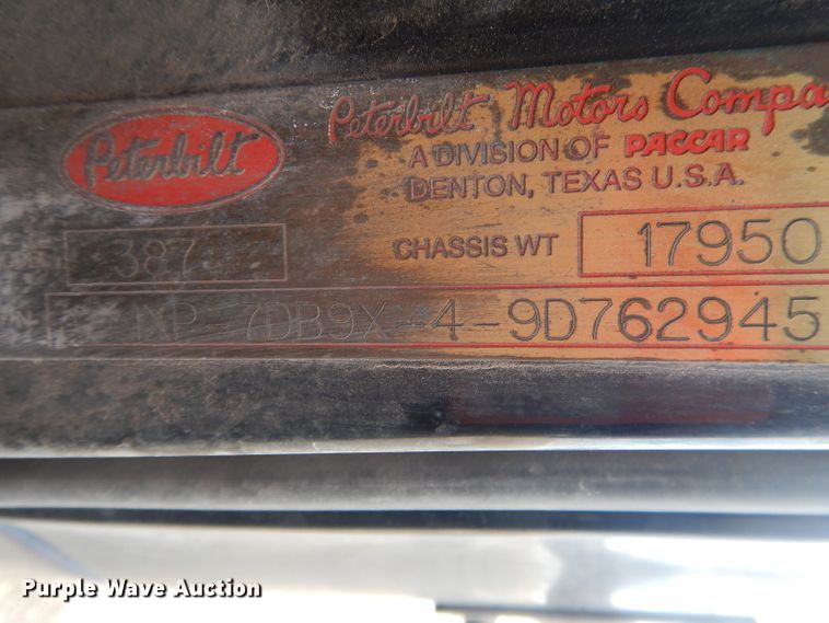 image for item FI9036 2009 Peterbilt 387  semi truck