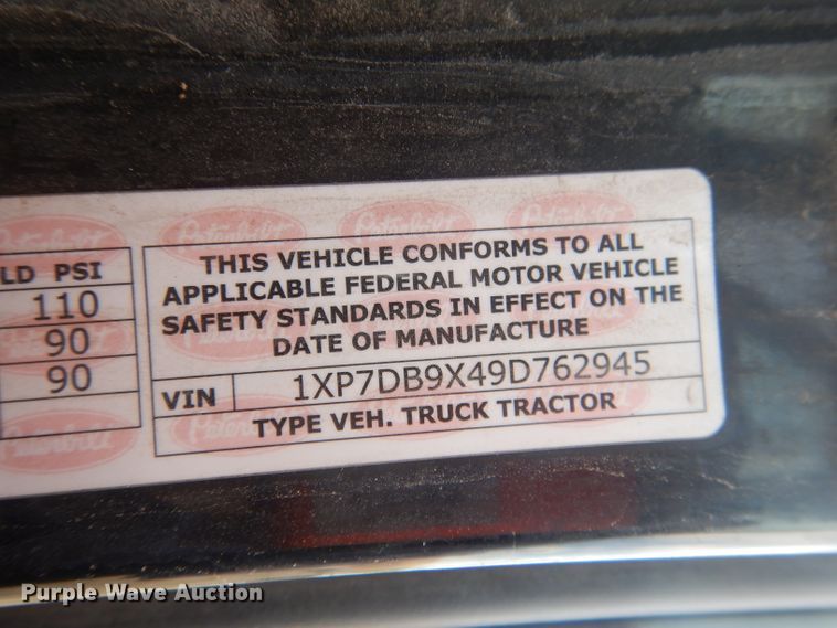 image for item FI9036 2009 Peterbilt 387  semi truck