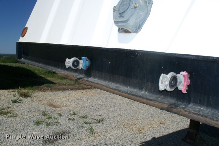 image for item GQ9587 2006 Neville  grain trailer