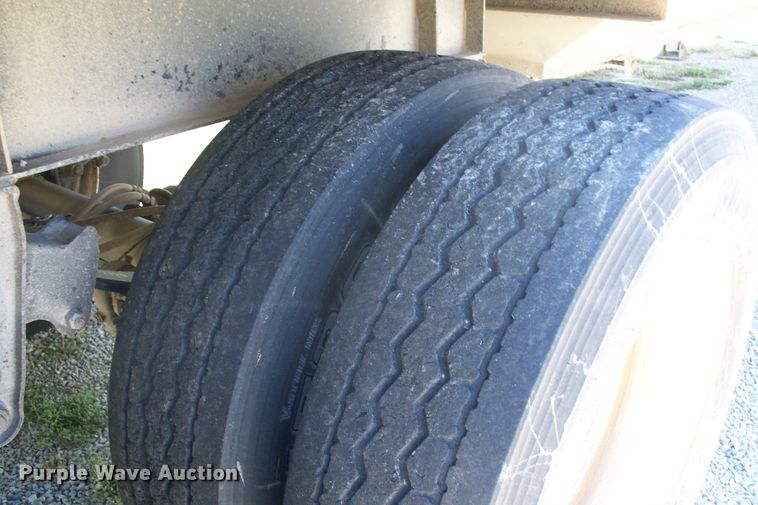 image for item GQ9587 2006 Neville  grain trailer