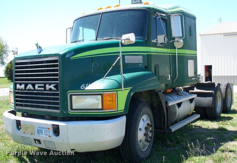 image for item GQ9588 1993 Mack CH613  semi truck