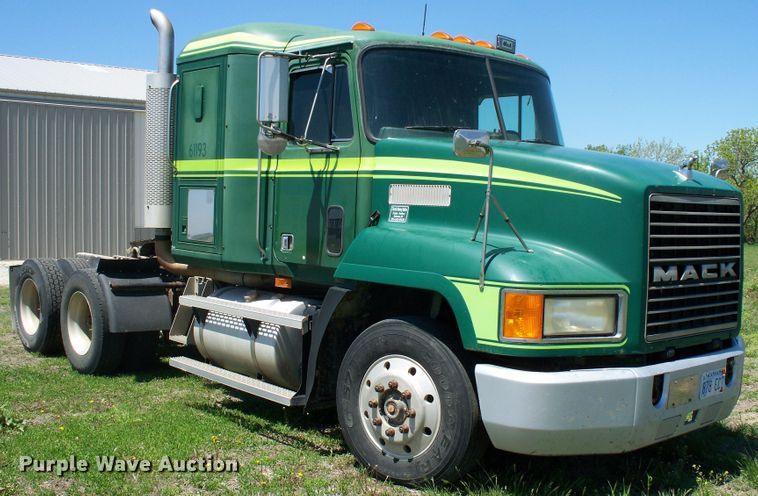 image for item GQ9588 1993 Mack CH613  semi truck