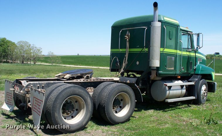 image for item GQ9588 1993 Mack CH613  semi truck