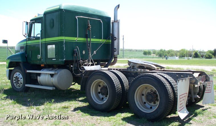 image for item GQ9588 1993 Mack CH613  semi truck