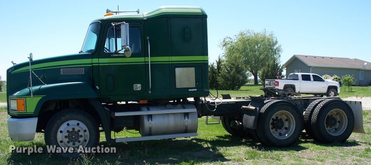 image for item GQ9588 1993 Mack CH613  semi truck