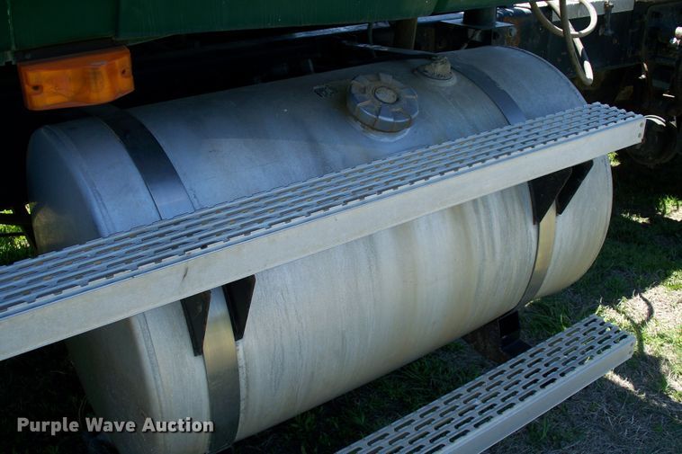 image for item GQ9588 1993 Mack CH613  semi truck