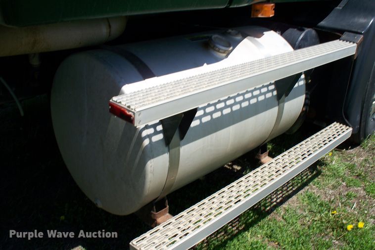 image for item GQ9588 1993 Mack CH613  semi truck