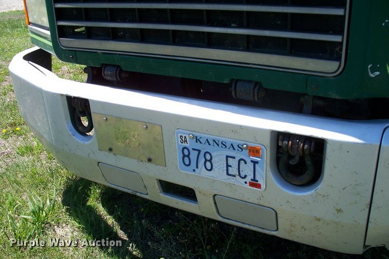 image for item GQ9588 1993 Mack CH613  semi truck