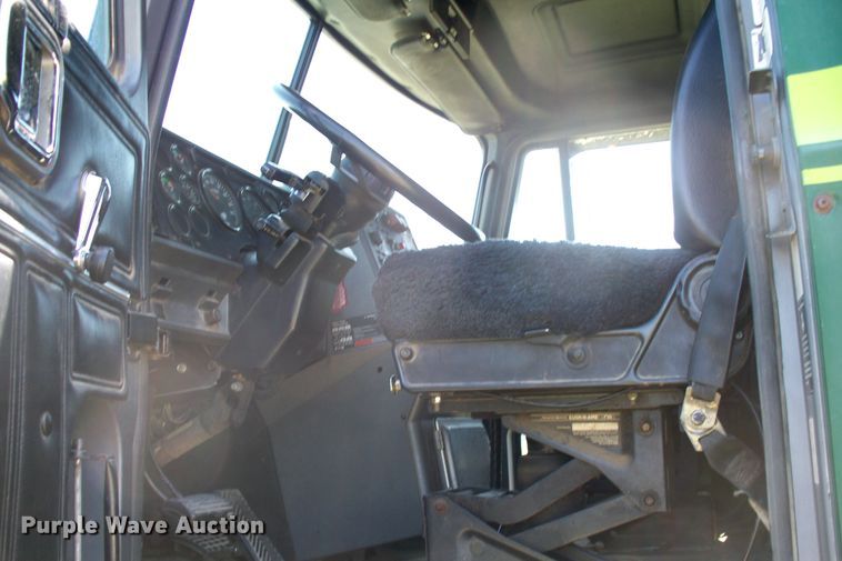 image for item GQ9588 1993 Mack CH613  semi truck