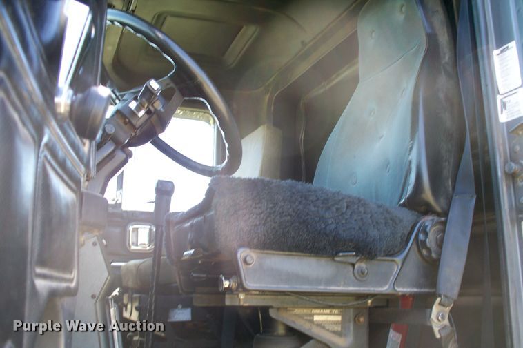 image for item GQ9588 1993 Mack CH613  semi truck