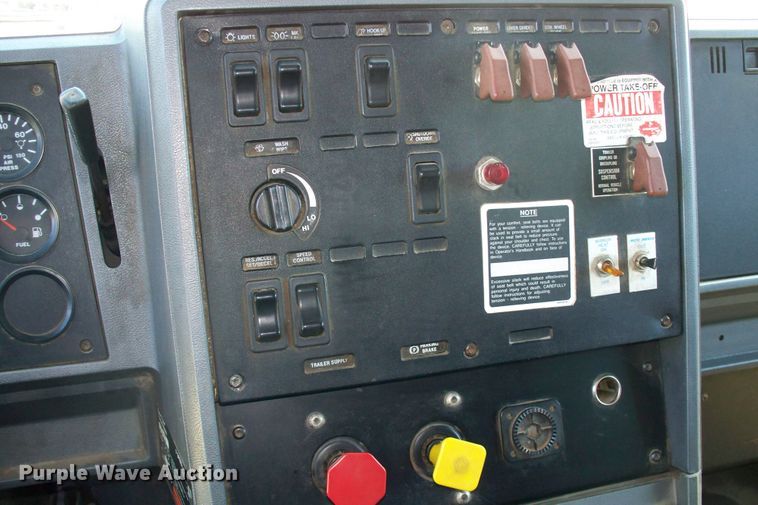 image for item GQ9588 1993 Mack CH613  semi truck