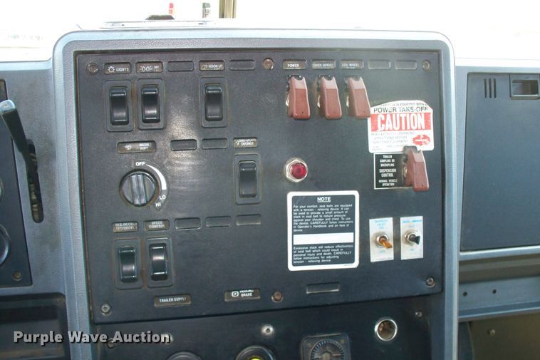 image for item GQ9588 1993 Mack CH613  semi truck