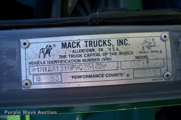 image for item GQ9588 1993 Mack CH613  semi truck