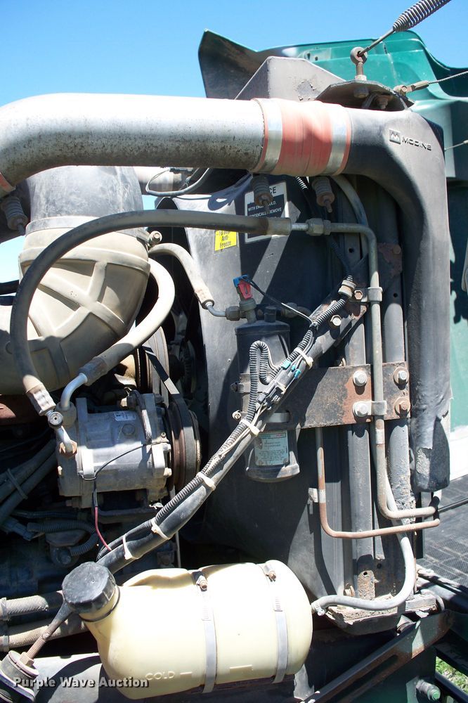 image for item GQ9588 1993 Mack CH613  semi truck