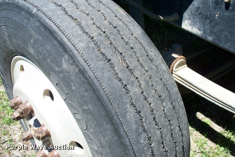 image for item GQ9588 1993 Mack CH613  semi truck