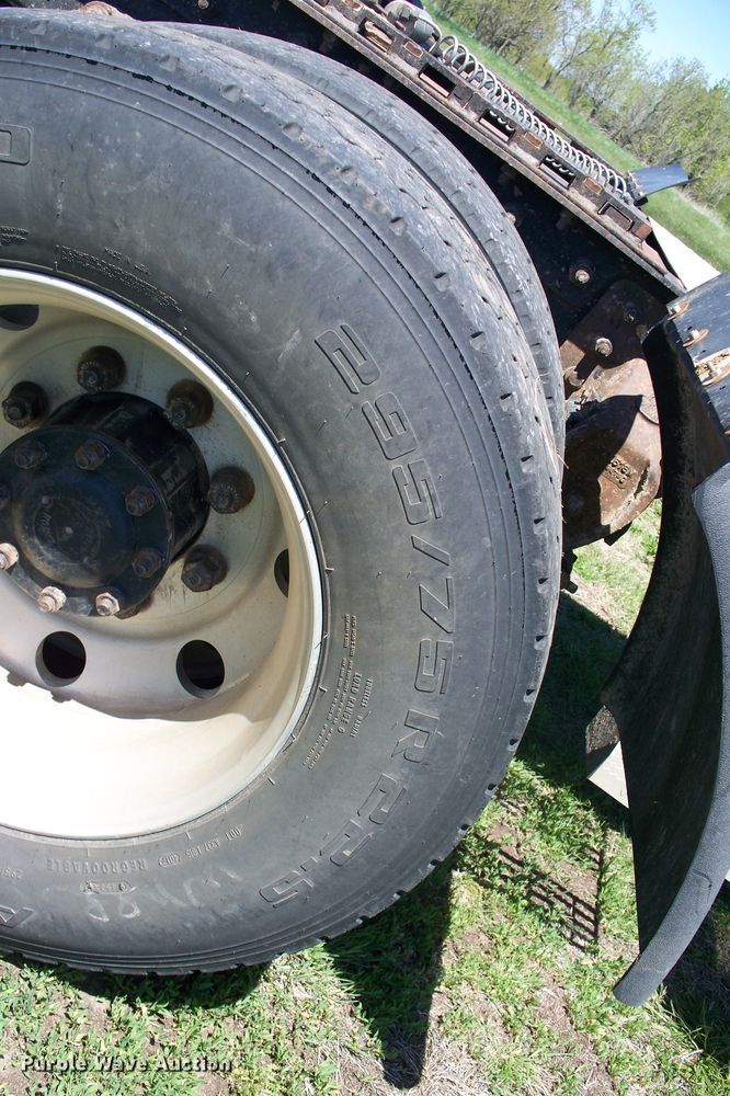 image for item GQ9588 1993 Mack CH613  semi truck