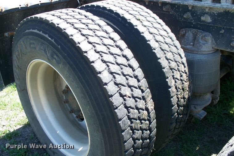 image for item GQ9588 1993 Mack CH613  semi truck