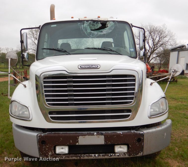 image for item HL9445 2010 Freightliner M2  semi truck