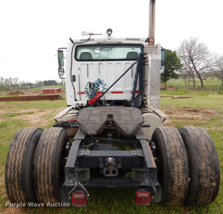 image for item HL9445 2010 Freightliner M2  semi truck