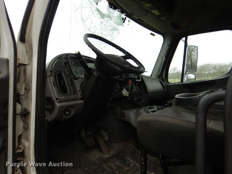 image for item HL9445 2010 Freightliner M2  semi truck