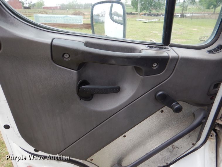 image for item HL9445 2010 Freightliner M2  semi truck