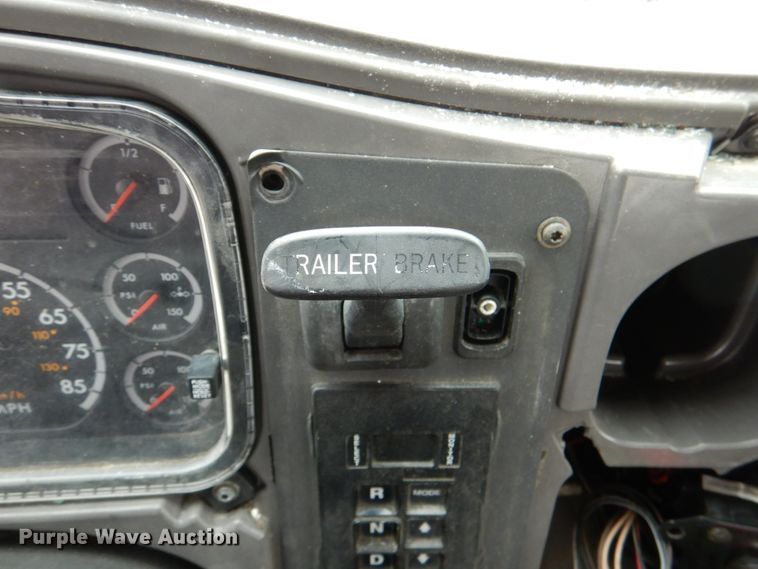 image for item HL9445 2010 Freightliner M2  semi truck