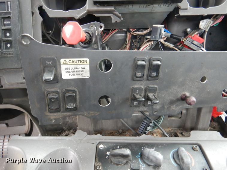 image for item HL9445 2010 Freightliner M2  semi truck