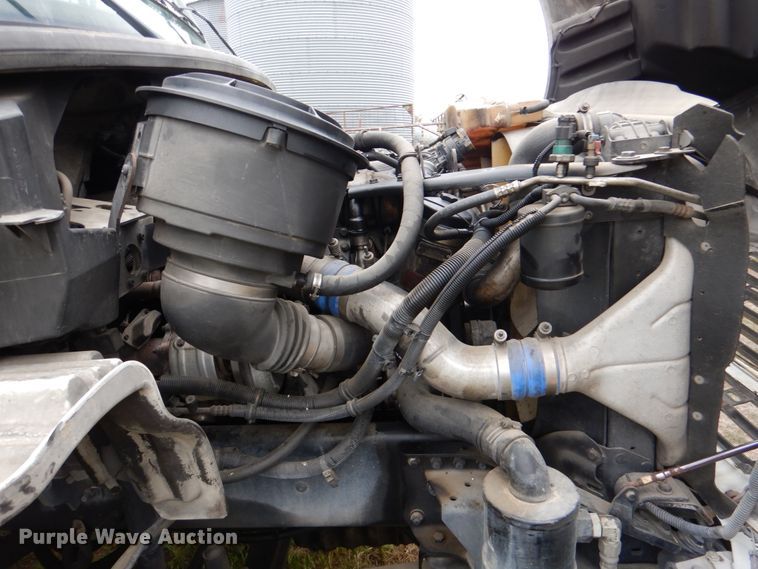 image for item HL9445 2010 Freightliner M2  semi truck