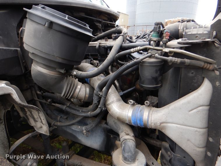 image for item HL9445 2010 Freightliner M2  semi truck