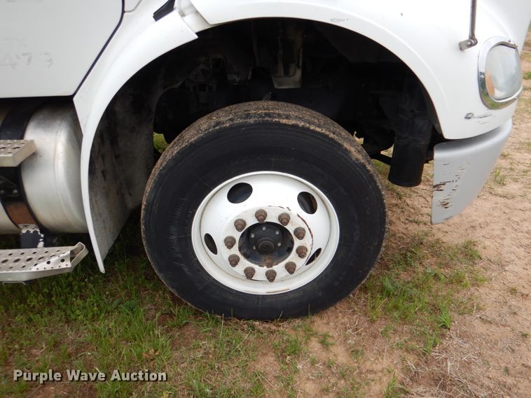 image for item HL9445 2010 Freightliner M2  semi truck