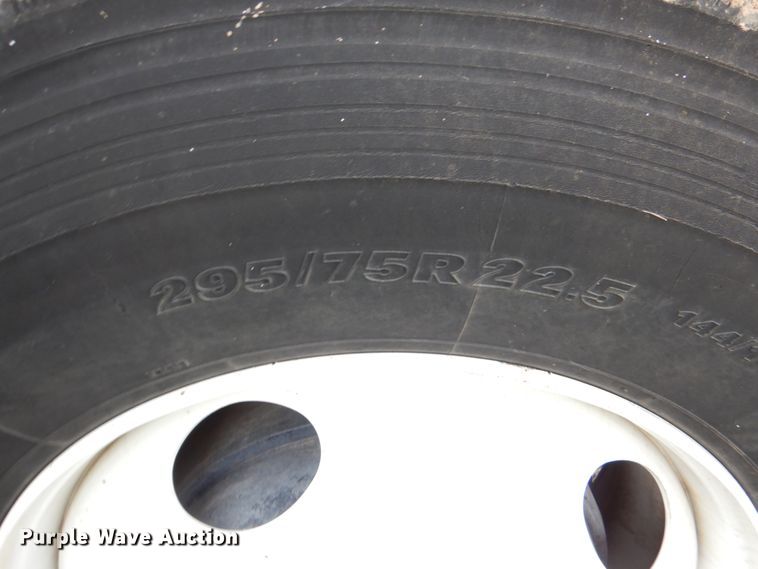 image for item HL9445 2010 Freightliner M2  semi truck