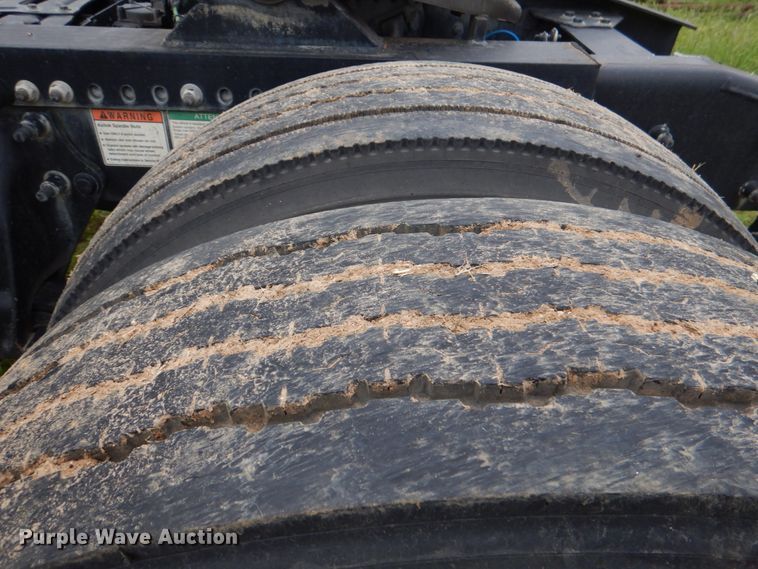 image for item HL9445 2010 Freightliner M2  semi truck