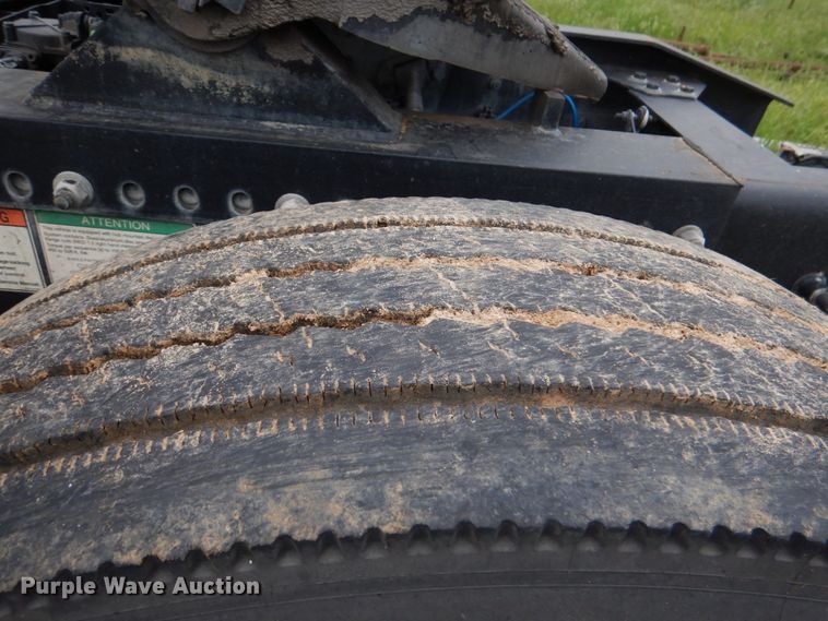 image for item HL9445 2010 Freightliner M2  semi truck