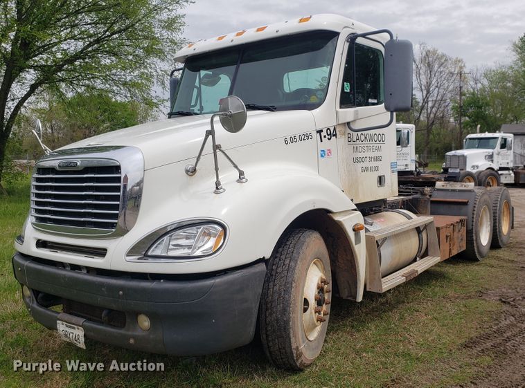 image for item HO9398 2005 Freightliner Columbia  semi truck