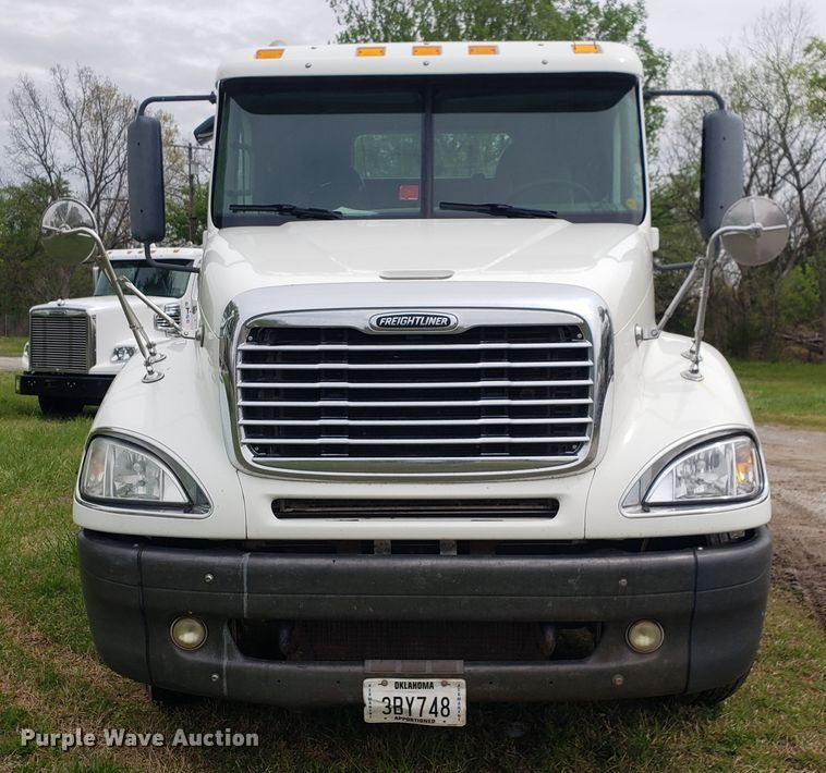 image for item HO9398 2005 Freightliner Columbia  semi truck
