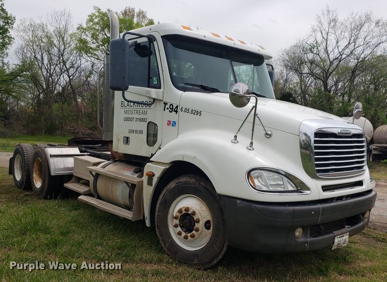 image for item HO9398 2005 Freightliner Columbia  semi truck