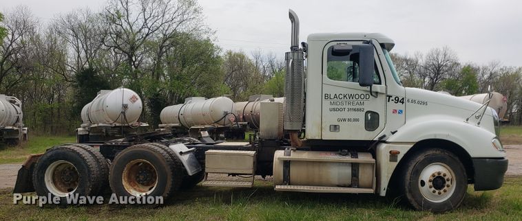 image for item HO9398 2005 Freightliner Columbia  semi truck