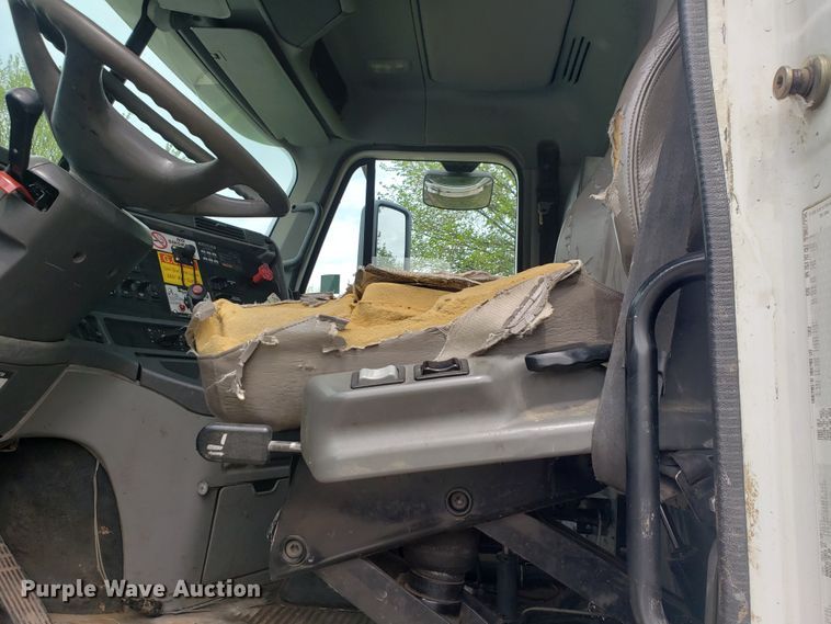 image for item HO9398 2005 Freightliner Columbia  semi truck