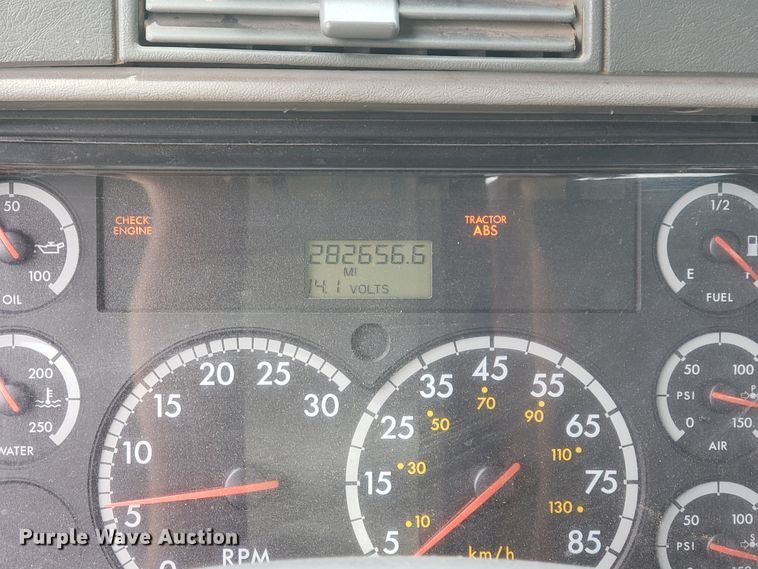 image for item HO9398 2005 Freightliner Columbia  semi truck