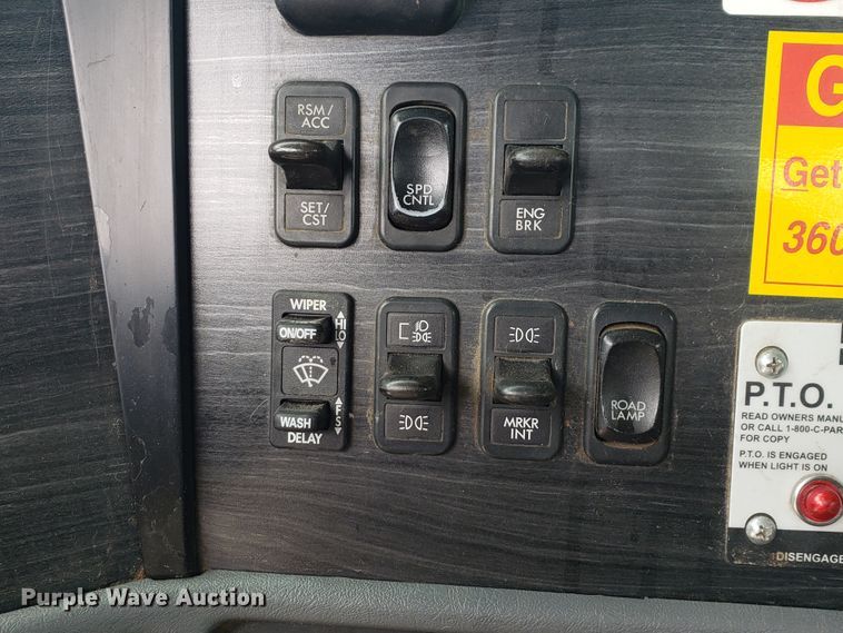 image for item HO9398 2005 Freightliner Columbia  semi truck