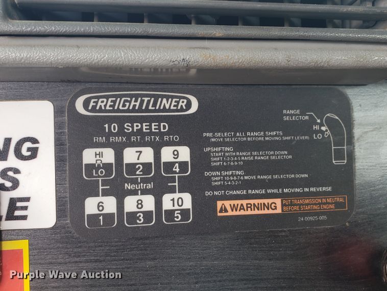 image for item HO9398 2005 Freightliner Columbia  semi truck