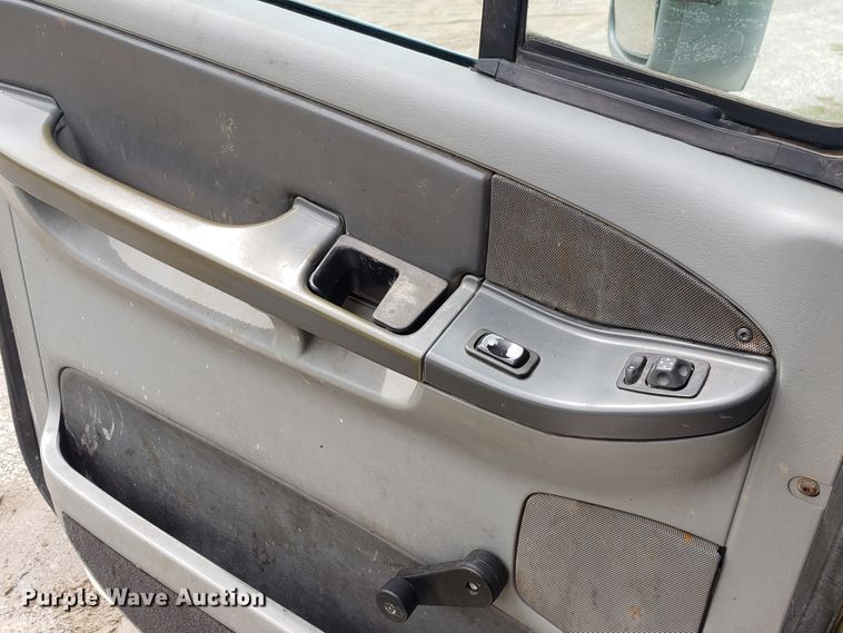 image for item HO9398 2005 Freightliner Columbia  semi truck