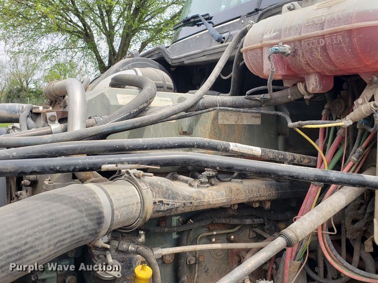 image for item HO9398 2005 Freightliner Columbia  semi truck