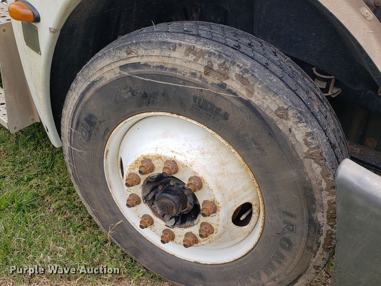 image for item HO9398 2005 Freightliner Columbia  semi truck